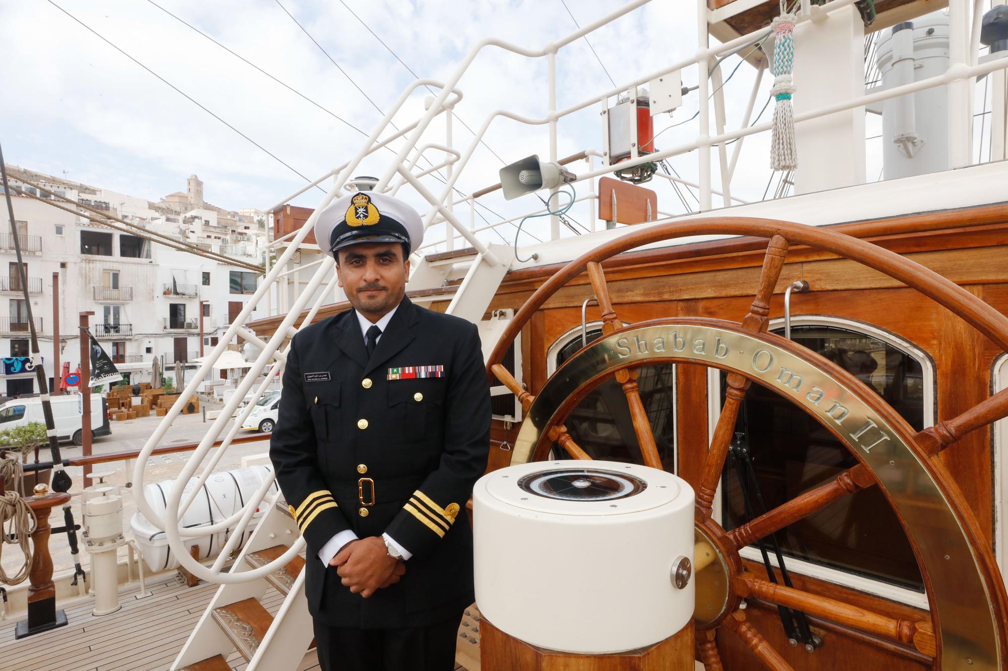 Jornada de puertas abiertas en el velero de Omán barco escuela 'Royal Shabab Omán 2'