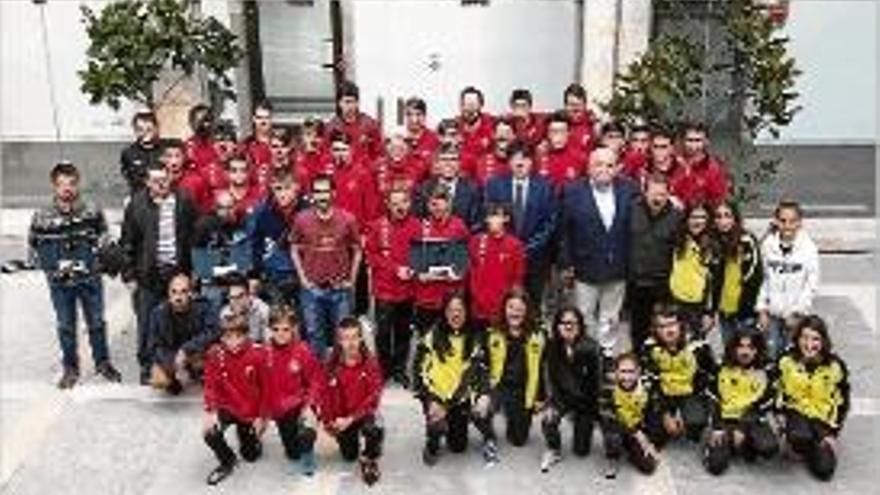 Els representants dels clubs ahir a la Diputació de Girona.