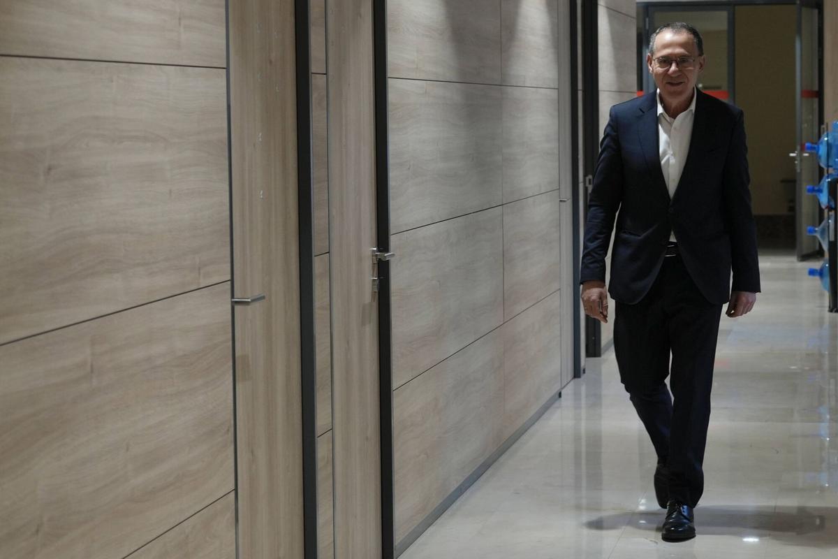 Entrevista subdelegado, en despacho de Ángel Blanco.