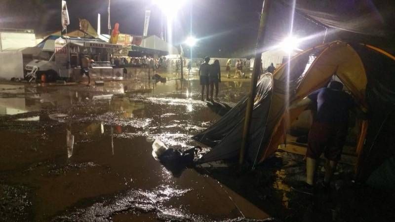 Fotogalería de las lluvias en el Arenal Sound