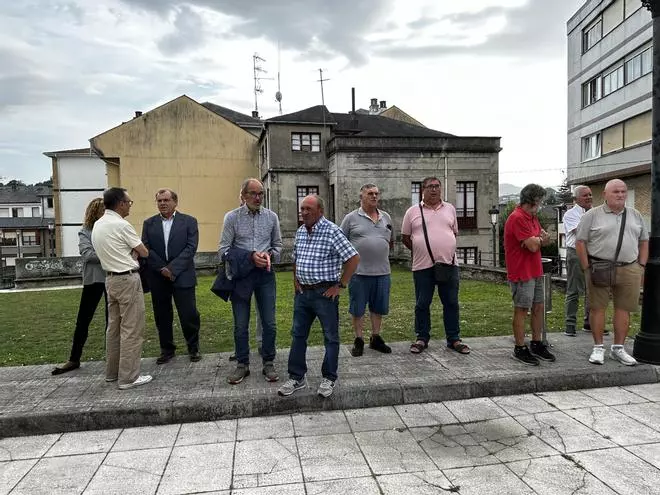 Navia despide al presidente de la asociación "Amigos de la Ría", el histórico "Moreno"