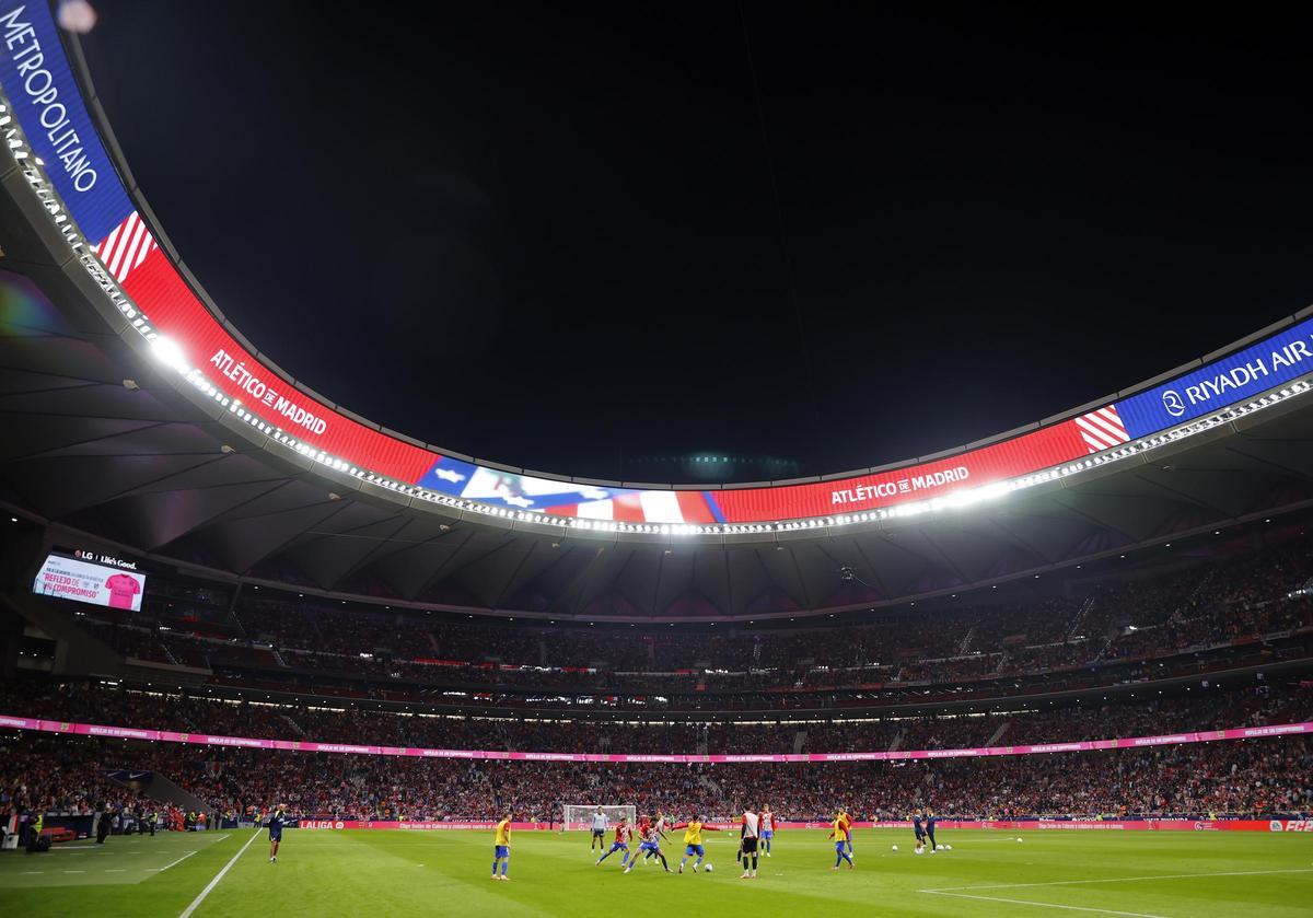 El nuevo SkyRibbon del Metropolitano, el videomarcador de 360 grados creado por Telefónica y el Atlético de Madrid.