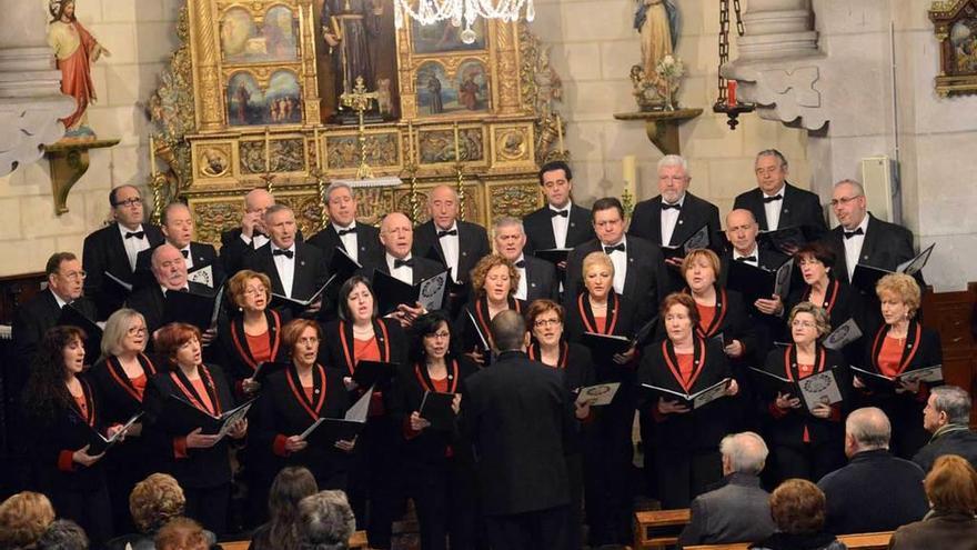 El laureado y centenario Orfeón de Mieres, en una de sus actuaciones.