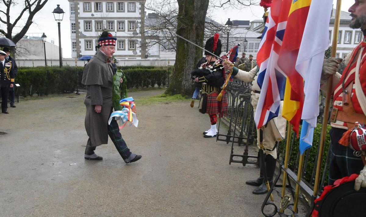 Aniversario de la Batalla de Elviña: ofrenda floral a Sir John Moore en el jardín de San Carlos