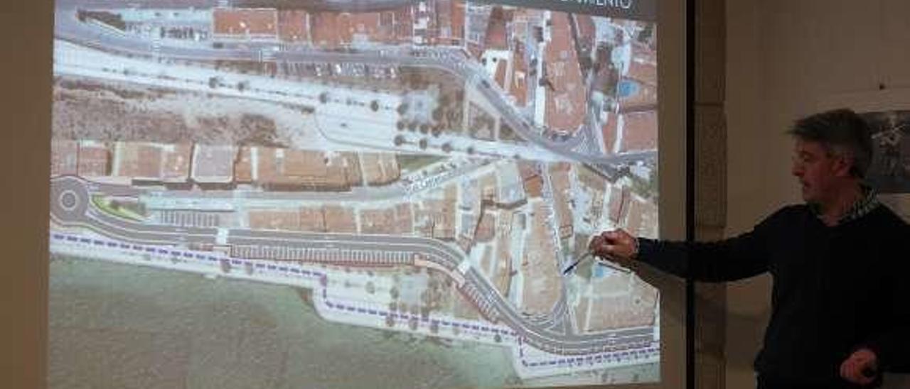 Cacabelos, el día que explicó a los vecinos el plan de Beiramar. Muñiz