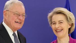 Keith Kellogg i Von der Leyen.  | OLIVIER HOSLET / EFE