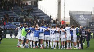 Los jugadores del Como celebran la victoria ante el Cagliari