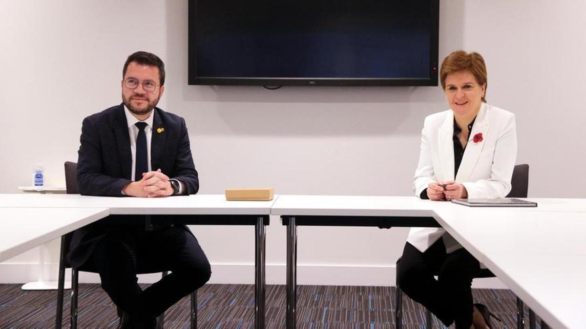 El president Aragonès y la entonces ministra principal de Escocia Nicola Sturgeon en una imagen de 2021.