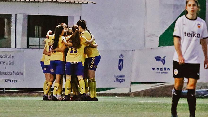 Las jugadoras del Fermarguín celebran un gol ante el Valencia B. | | CD FEMARGUÍN