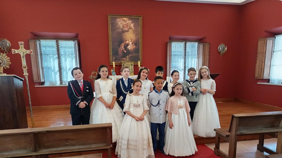VÍDEO: Veintidos niños y niñas reciben la primera comunión en Cangas de Onís