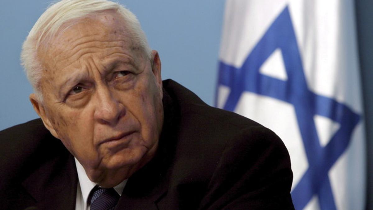 Ariel Sharon, en una imagen de noviembre del 2005, en su oficina de Jerusalén.