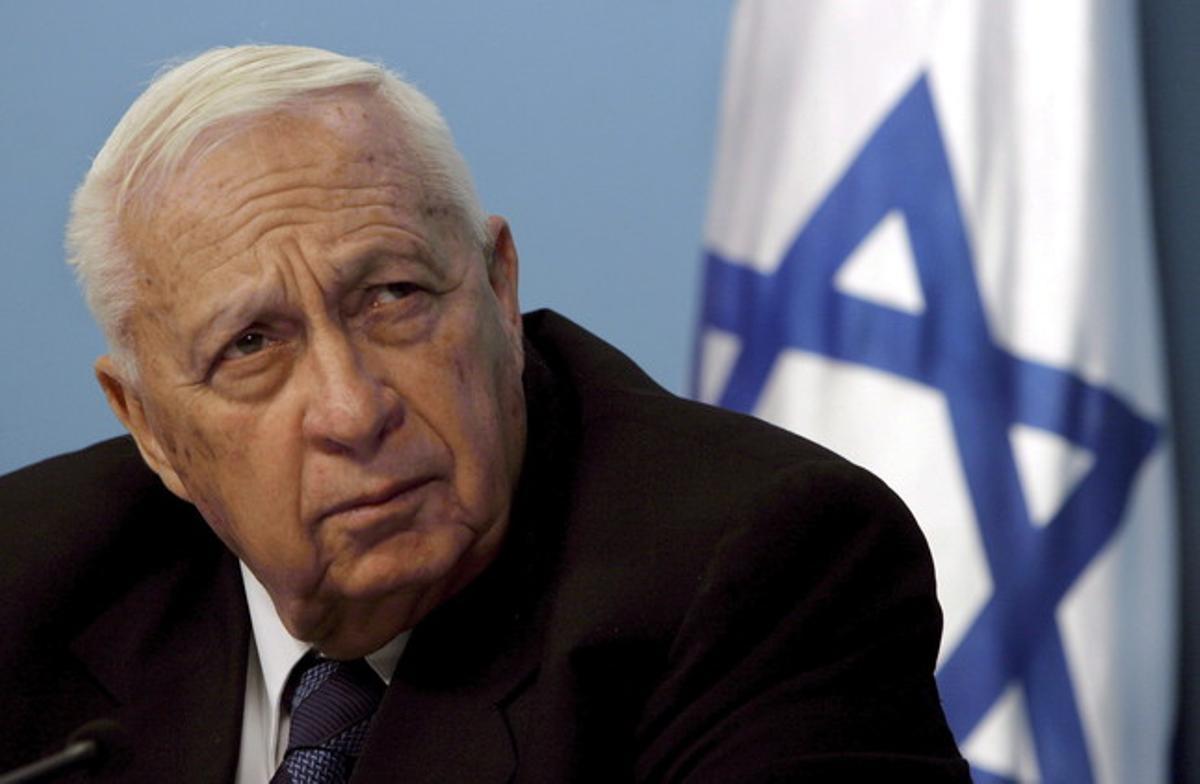Ariel Sharon, en una imatge del novembre del 2005, a la seva oficina de Jerusalem.