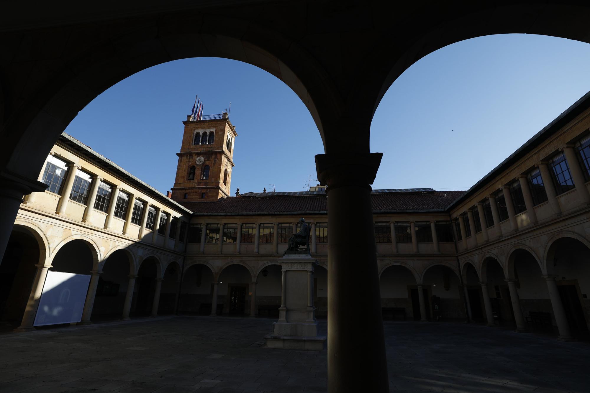 EN IMÁGENES: Los tesoros de la Universidad de Oviedo salen a la luz