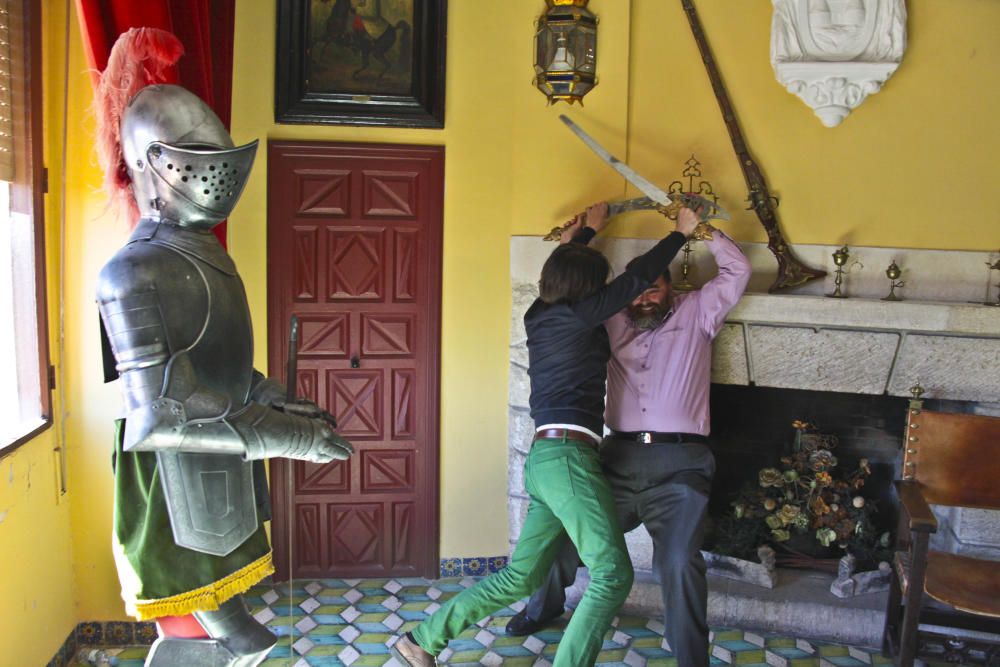 Preparados para la acción festera en Alcoy