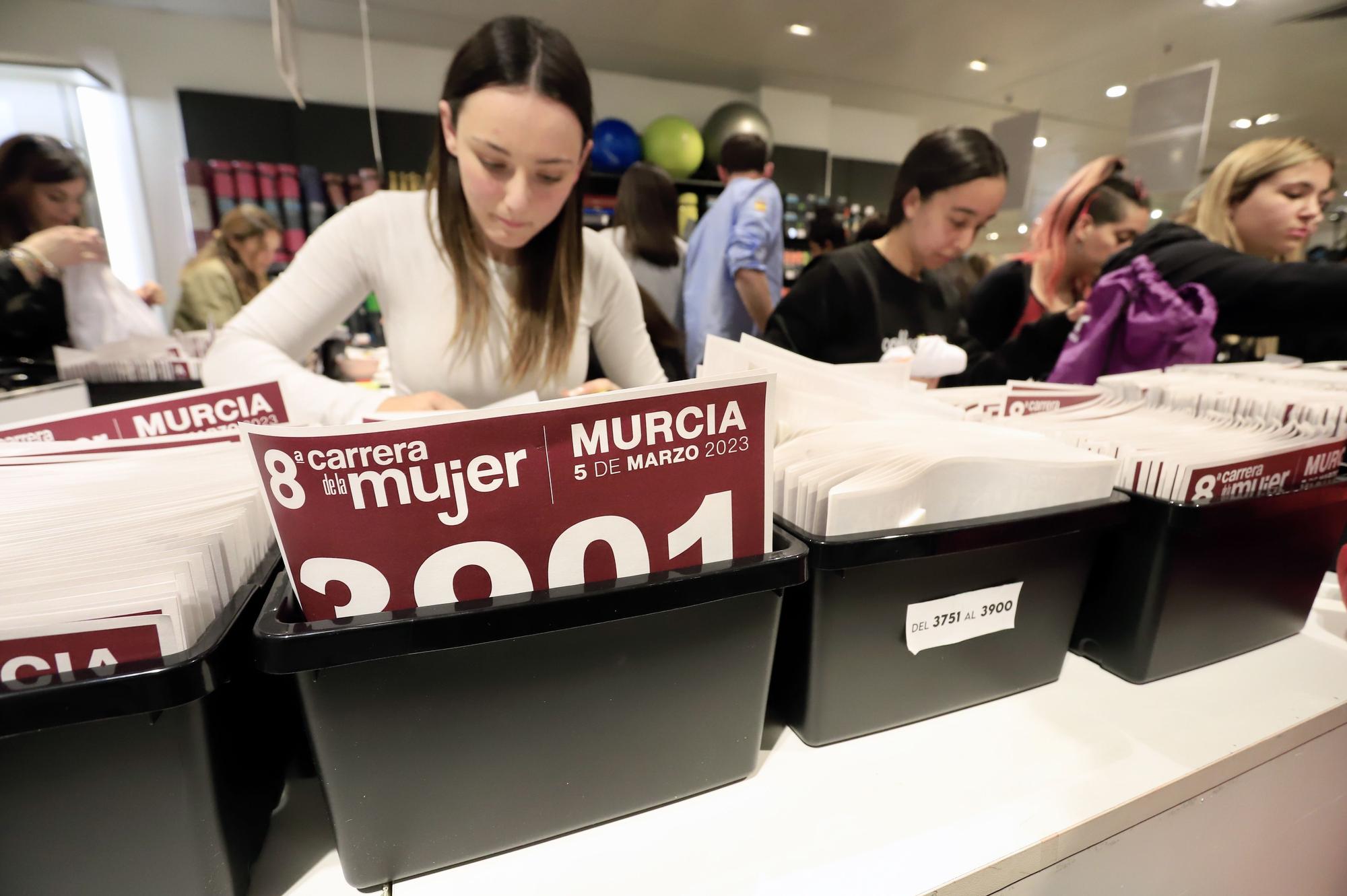 Entrega de dorsales de la Carrera de la Mujer de Murcia 2023 (jueves por la tarde)