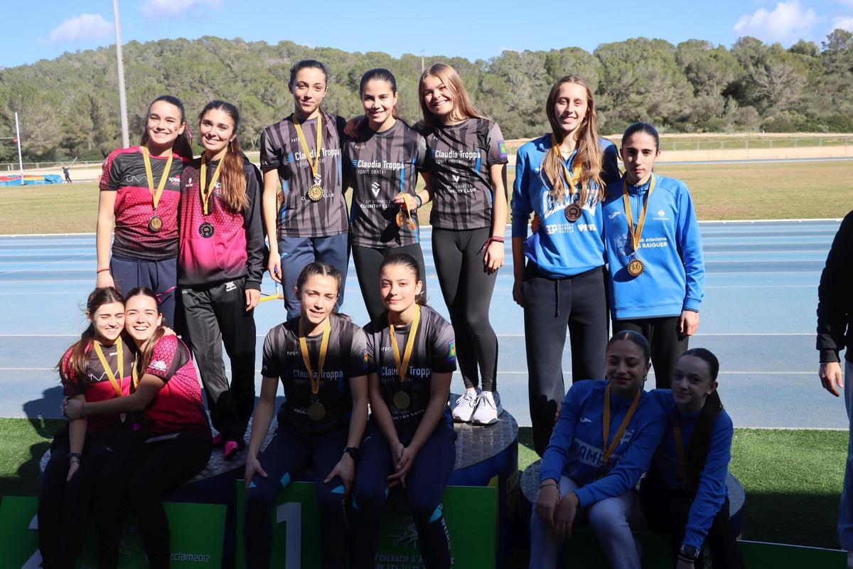 Podio de los relevos 4X60 femeninos
