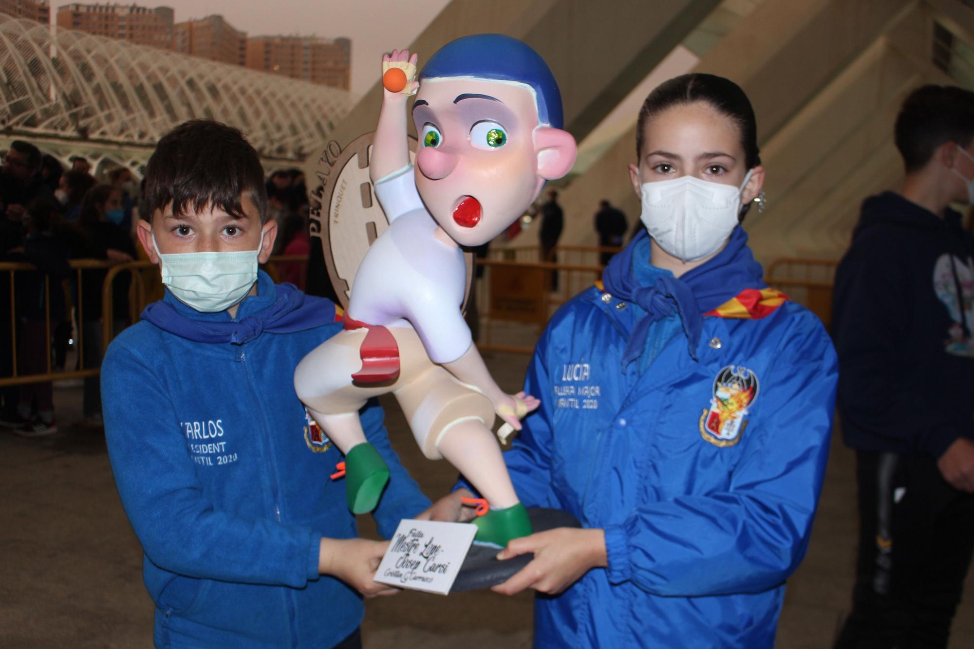 Los infantiles recogen los ninots de las Fallas 2022