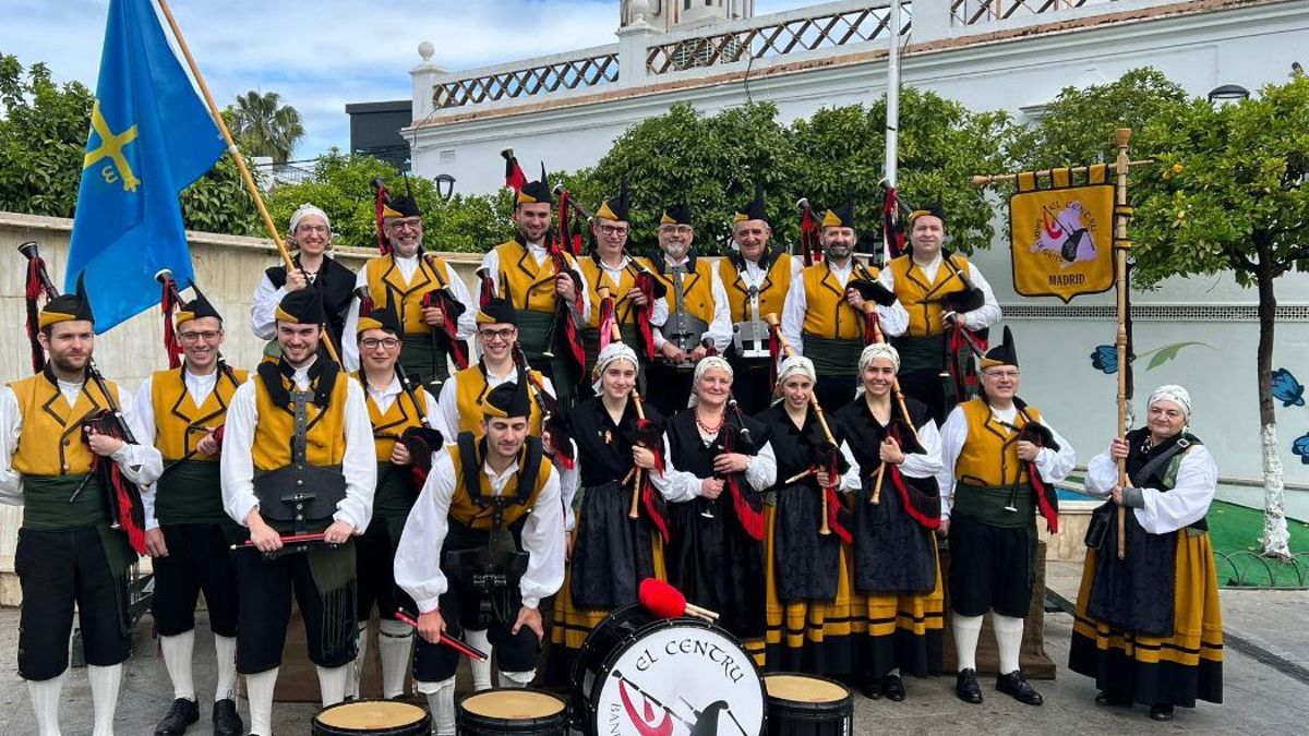 Miembros de la banda El Centru, del Centro Asturiano de Madrid