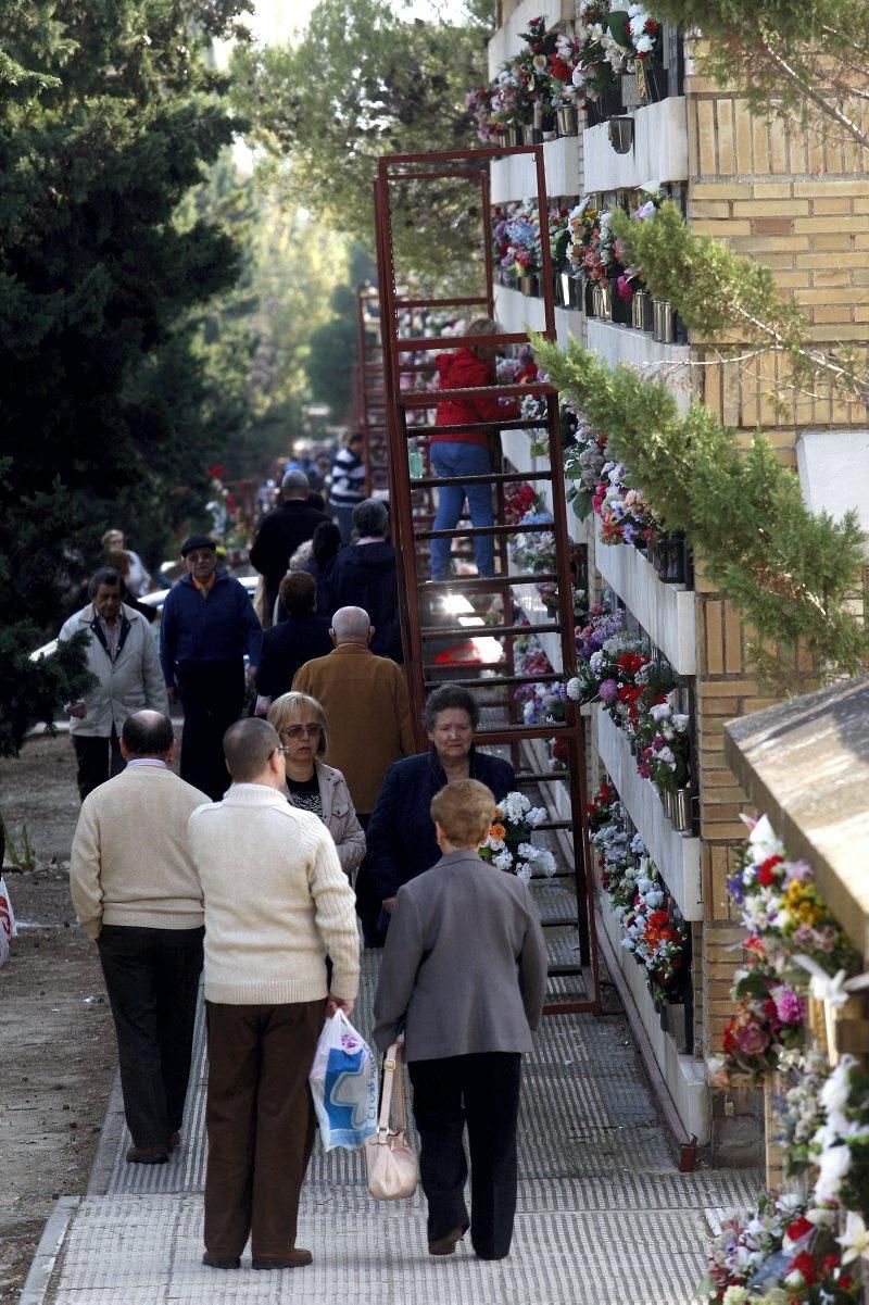 Día de Todos los Santos en el Cementerio de Zaragoza