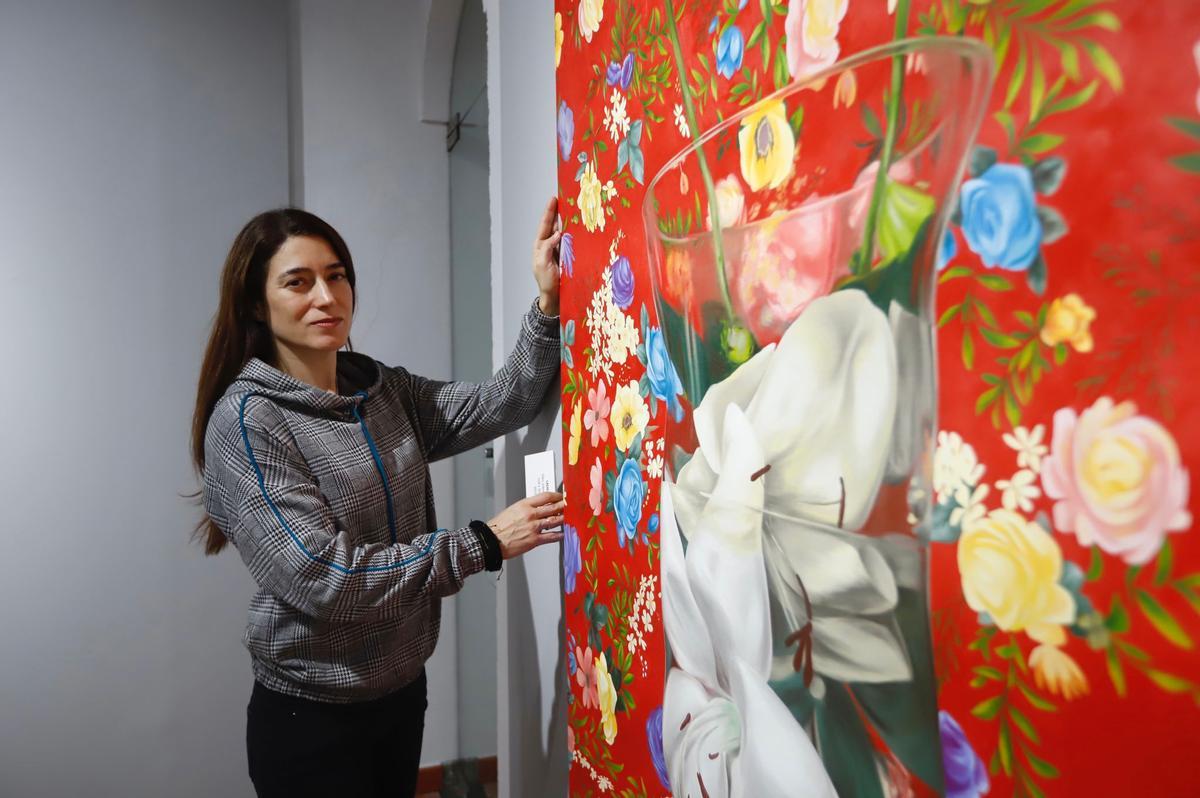 Marisa Vadillo, junto a una de sus obras.