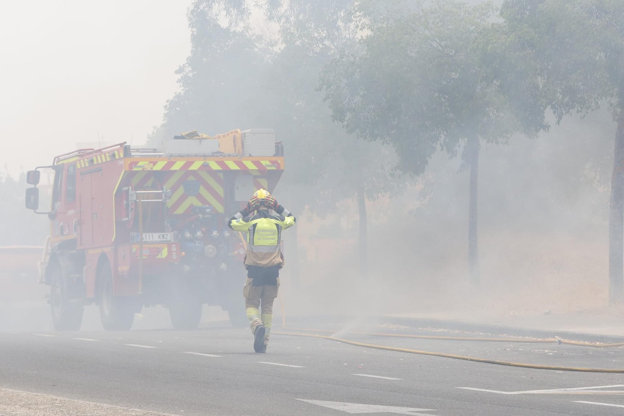 Incendio de pastos en unas pistas de fútbol de La Mejostilla