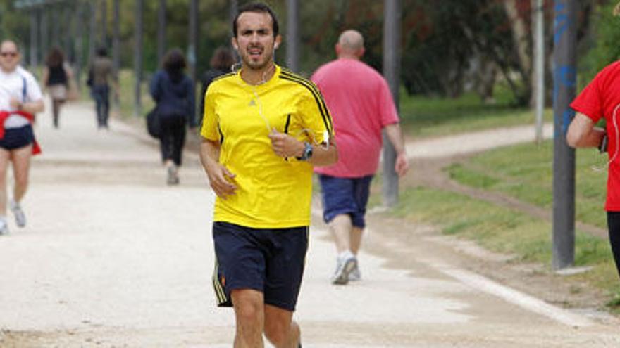 Muchos amantes del running entrenan por los jardines del viejo cauce