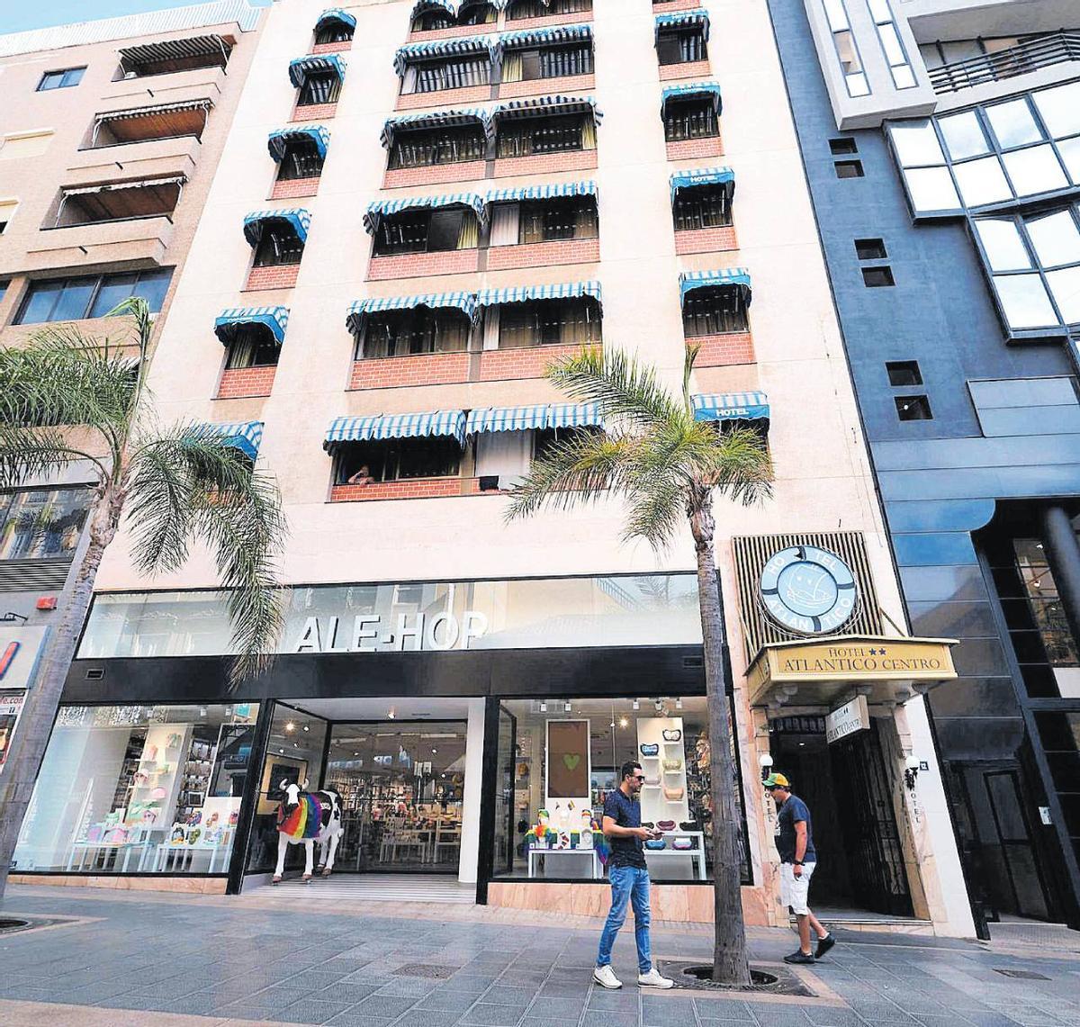 Fachada de un hotel de Santa Cruz de Tenerife, archivo.