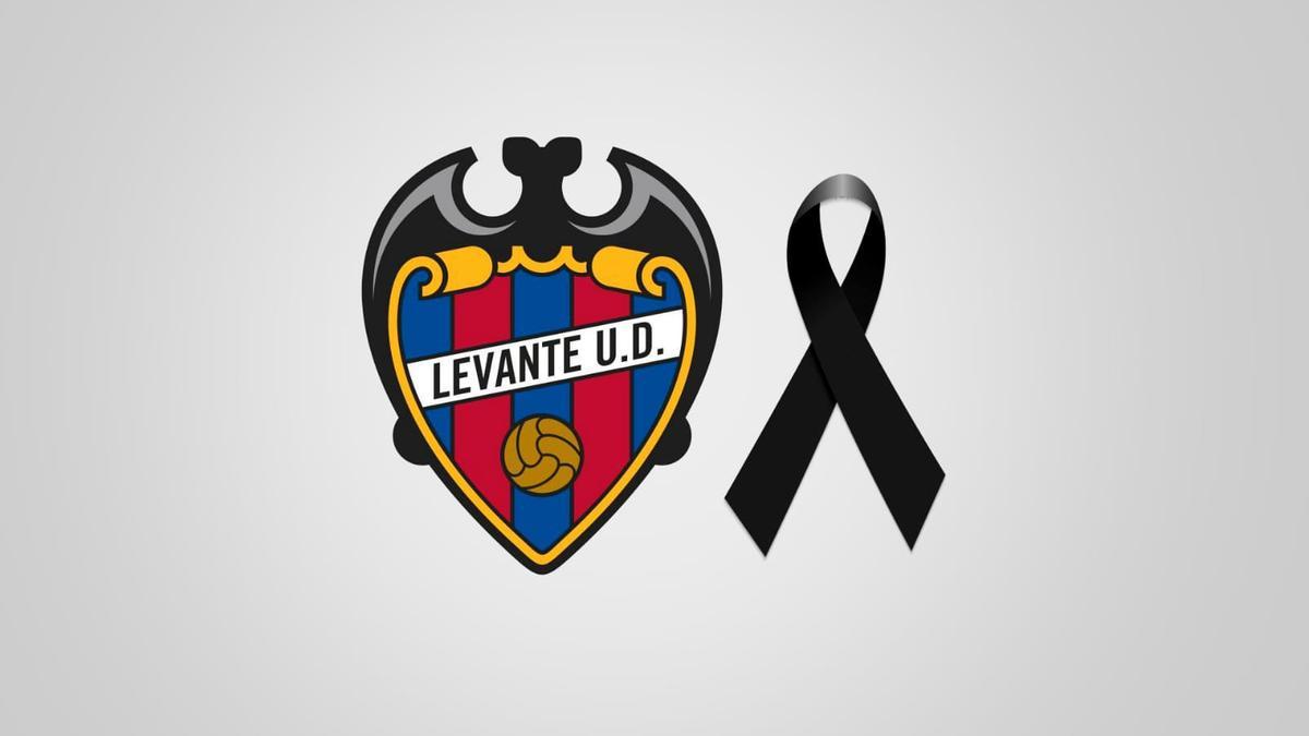 El escudo del Levante UD acompañado por un crespón negro de luto por el fallecimiento de José Manuel Llaneza