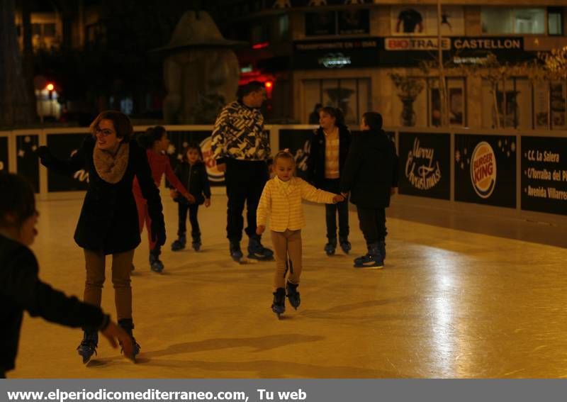 GALERÍA DE FOTOS -- La diversión continúa en la pista de hielo ecológica