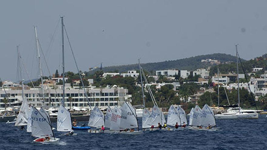 Vilás, en Optimist, y Ortiz, en Láser 4.7, se imponen en el Trofeo AA.VV. Talamanca