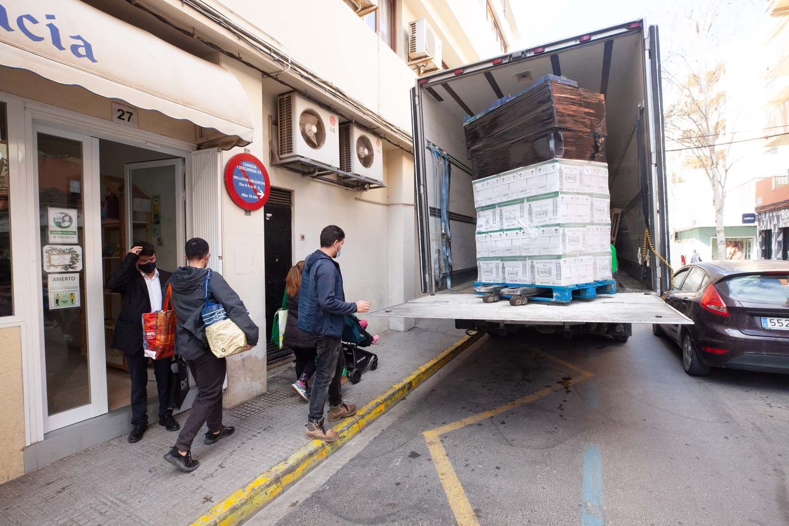 La solidaridad de Ibiza repone las estanterías del banco de alimentos de Cáritas