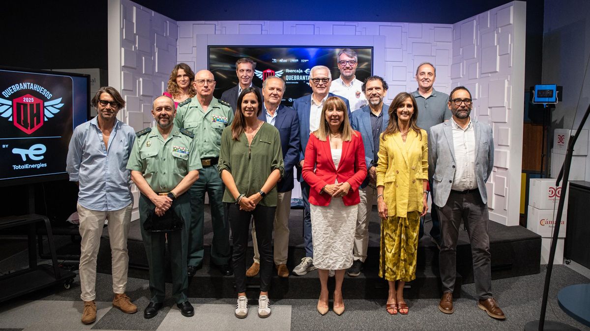 Las autoridades presentes, durante la presentación oficial del evento