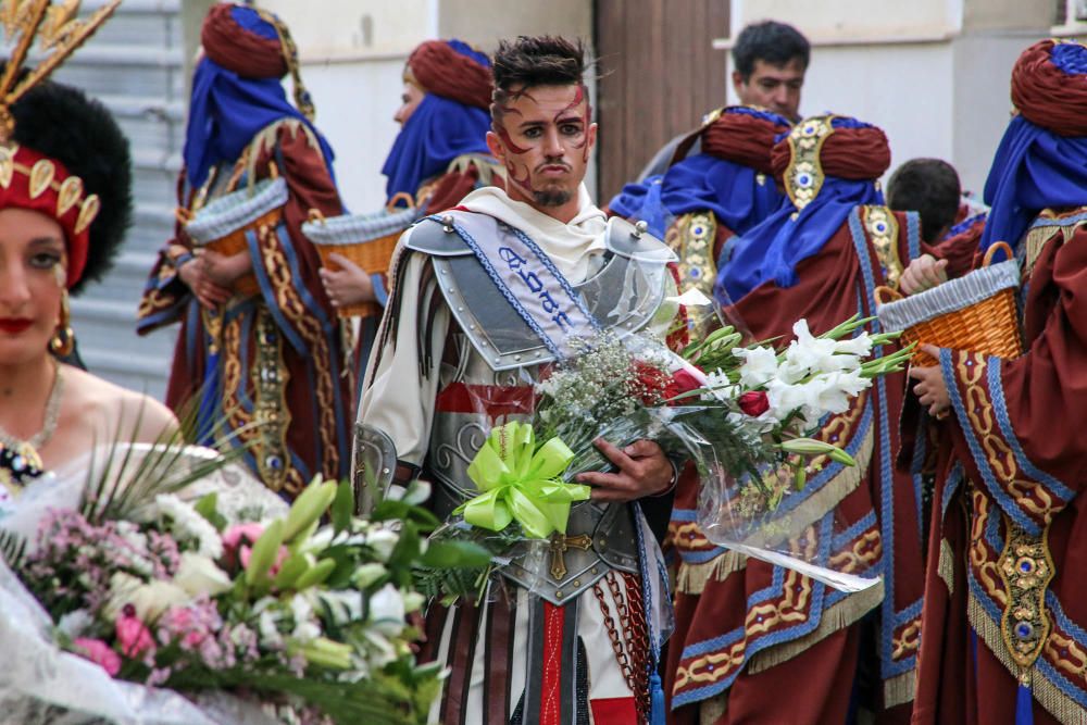 Los rojaleros demostraron ayer la devoción que sienten por su patrón durante la ofrenda de flores.