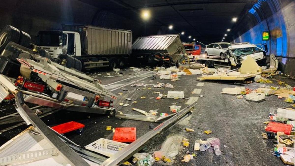 Accidente múltiple en el interior del túnel de Bracons.