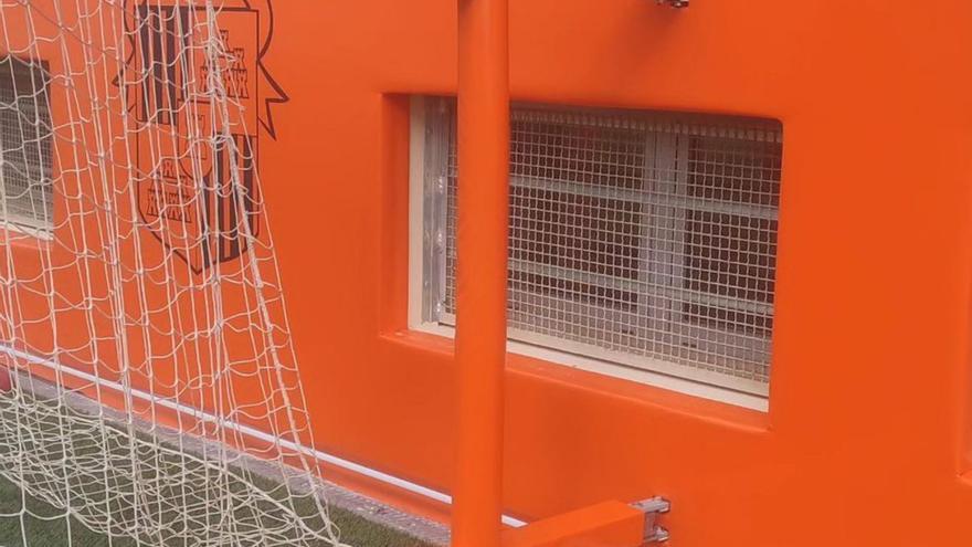 Protecciones en los campos de fútbol de Ibiza: Sant Josep presenta nuevos sistemas de acolchados