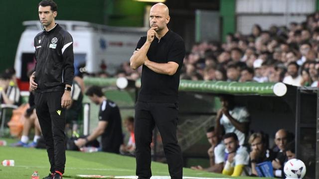 José Alberto López, durante el partido del Racing ante el Elche. |