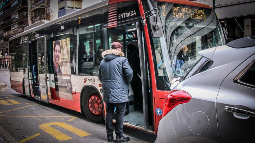 Imagen de archivo de un autobús urbano en Alcoy.