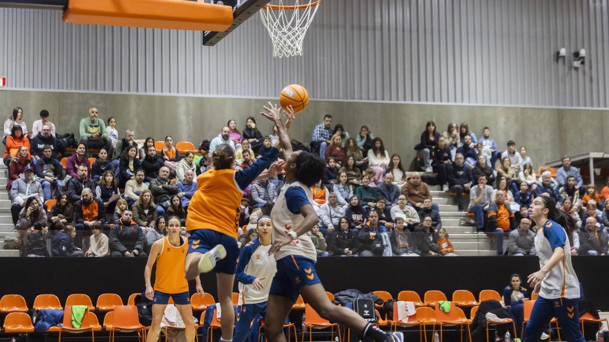 Entrenamiento abierto del Valencia Basket este viernes en L'Alqueria.