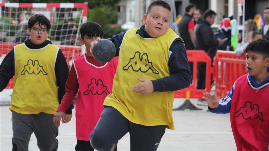 El Balonmano Mislata recupera las calles como espacio de juego
