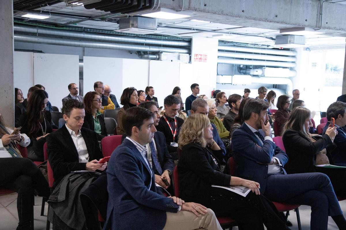 Asistentes al acto durante una de las sesiones.