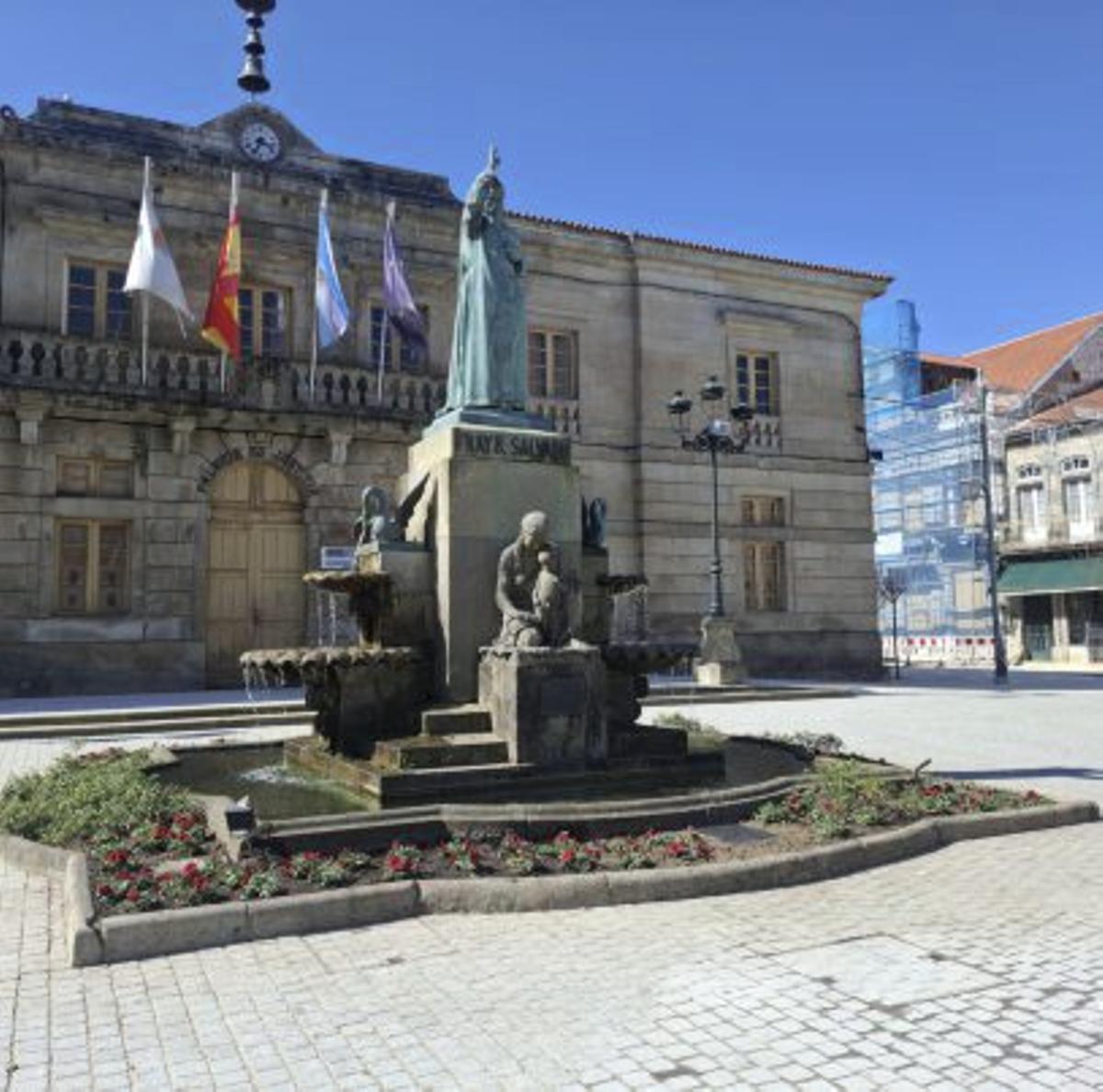 Fuente, sin los helechos, ayer. | J.B.