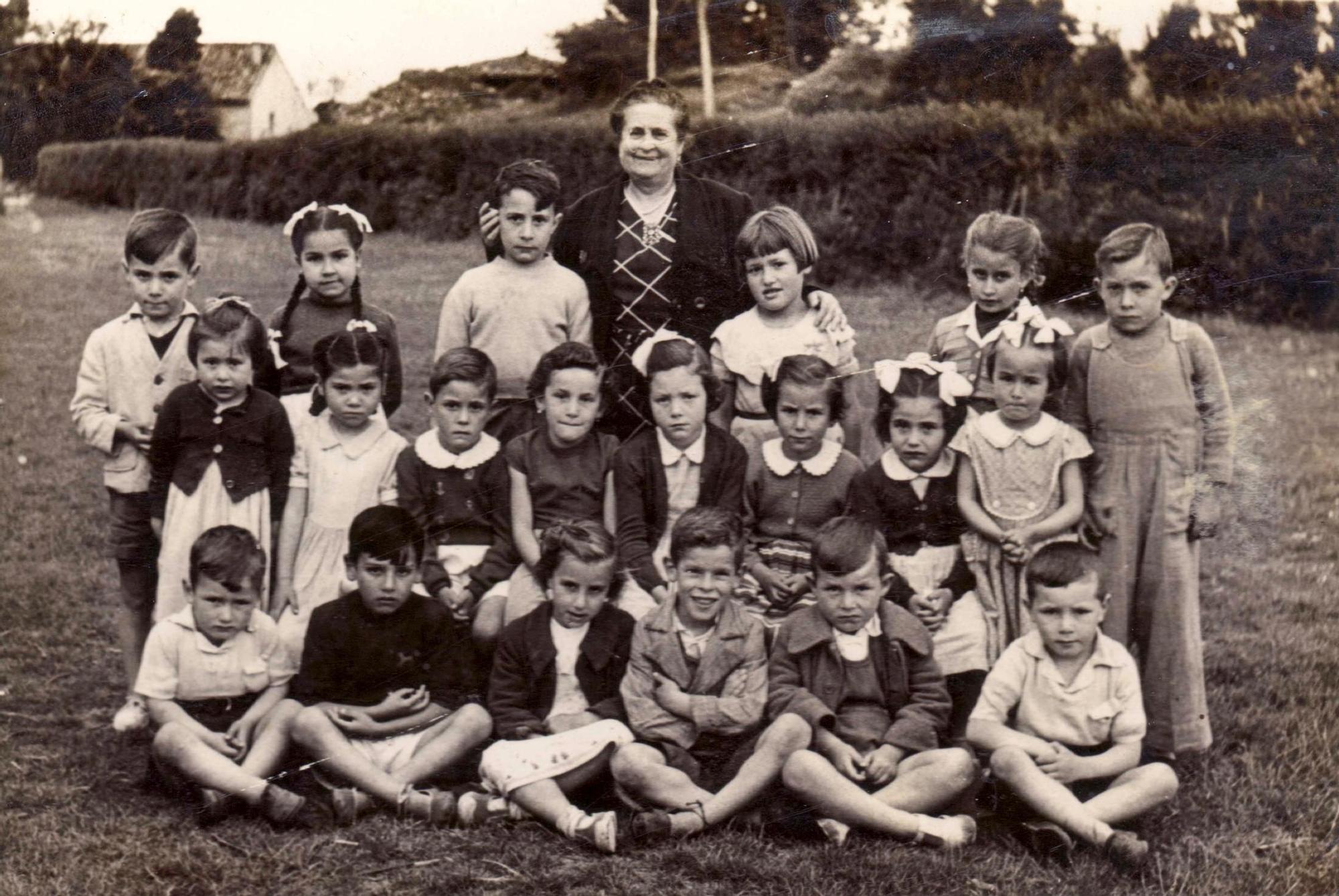 E. Utrilla. Escuela de Somao, curso escolar 1952-53.jpg