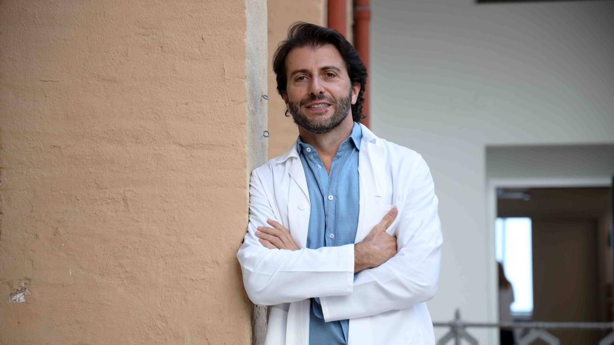 Leandro Martínez, jefe de dermatología del Hospital Regional Universitario de Málaga.