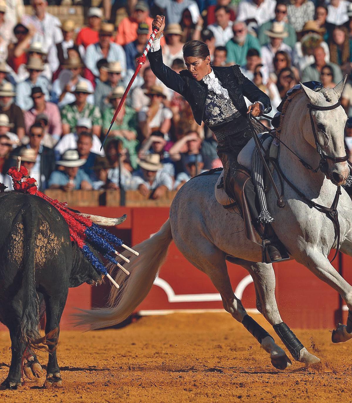 Lea Vicens, con un rejón de castigo en La Maestranza sevillana.