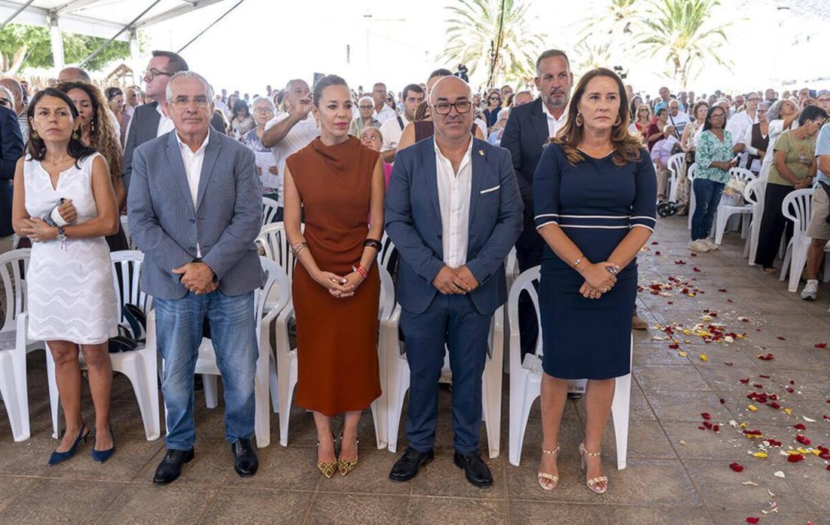 Algunas de las autoridades asistentes a la eucarístía, ayer. | LP/DLP