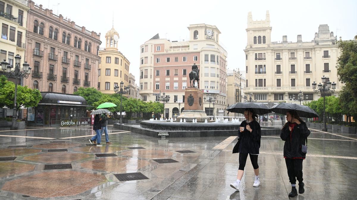 Lluvia en las Tendillas de Córdoba.