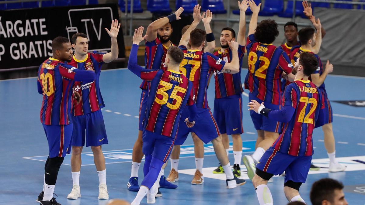 Los jugadores del Barcelona celebran el triunfo