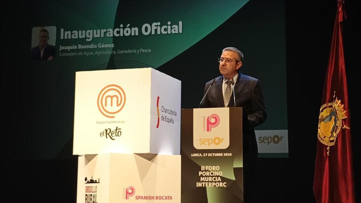 El consejero Buendía durante su discurso en Interporc Murcia.