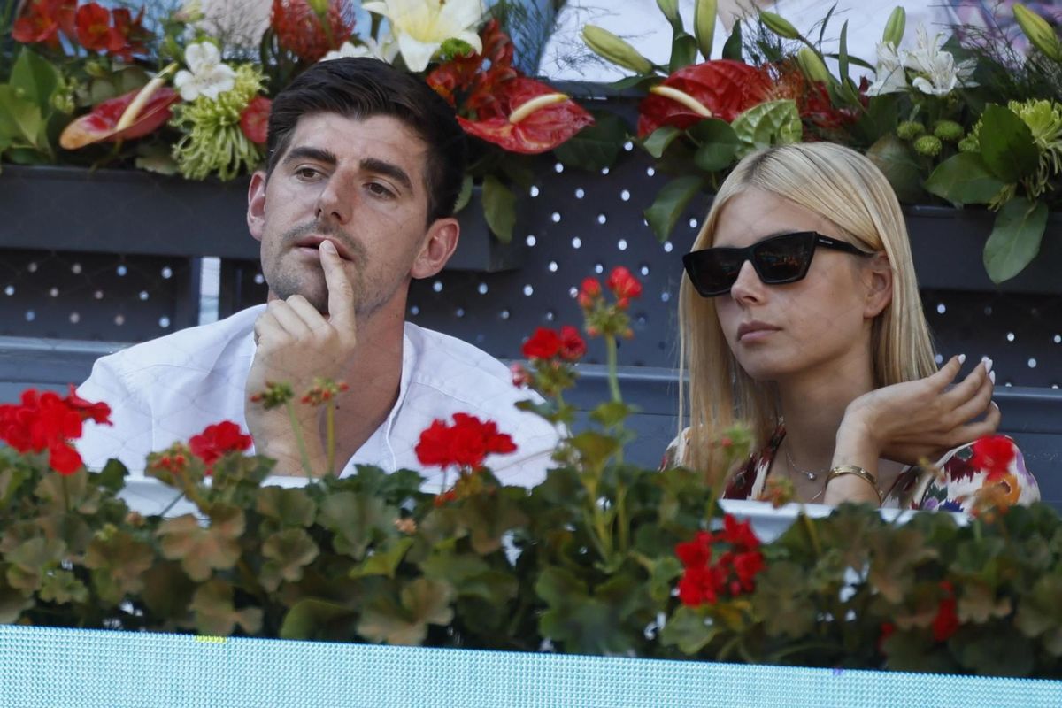 MADRID, 07/05/2022.- El portero belga del Real Madrid Thibaut Courtois, asiste este sábado a la Caja Mágica en Madrid con motivo del Mutua Madrid Open entre el español Carlos Alcaraz y el serbio Novak Djokovic. EFE/ Juanjo Martín