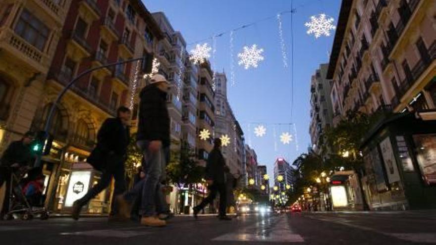 El Ayuntamiento ilumina la ciudad para la Navidad